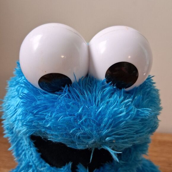 Sesame Street "Feed Me" Cookie Monster Talking Shaking Plush Toy 14" Tall - Picture 6 of 9